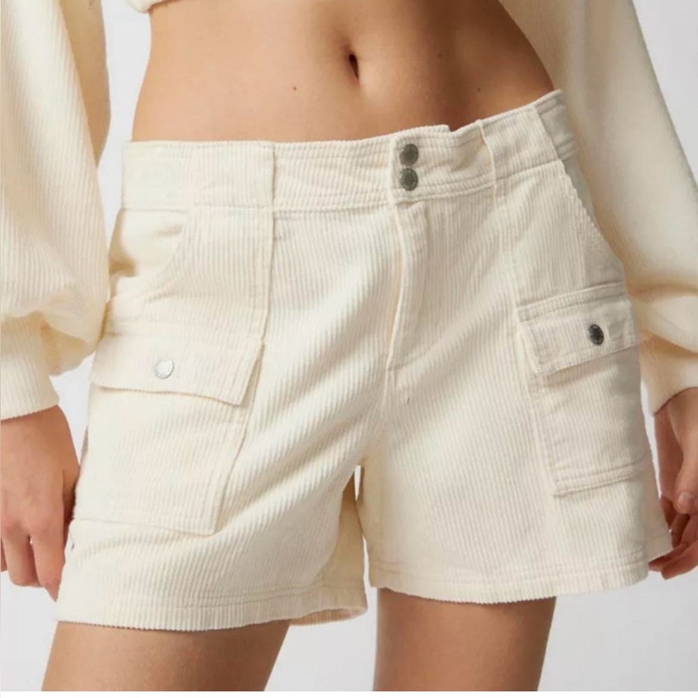 Urban Outfitters low rise corduroy shorts size 6